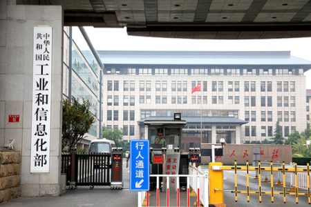 加強(qiáng)民爆電子雷管自動(dòng)化生產(chǎn)線抗爆間安全措施，提高工業(yè)雷管生產(chǎn)線鋼板防護(hù)間防殉爆能力